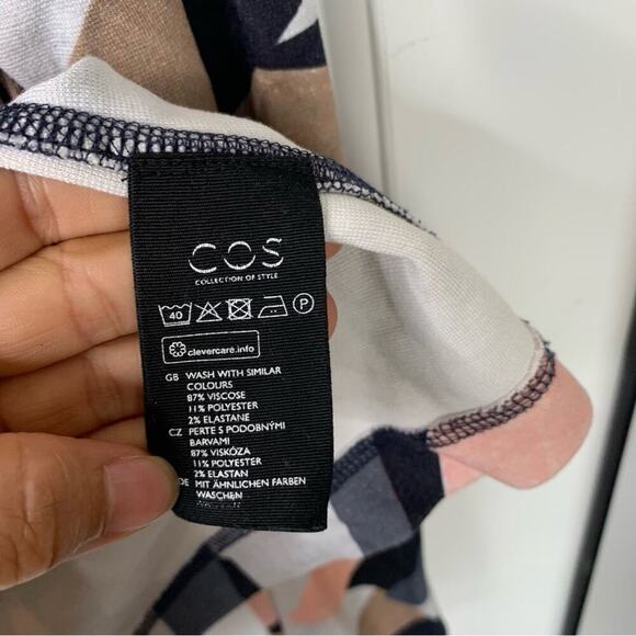 COS Geometric Golf abstract top size medium‎ - Picture 4 of 5